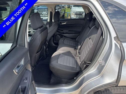 Iconic Silver Metallic 2022 Ford Edge SE