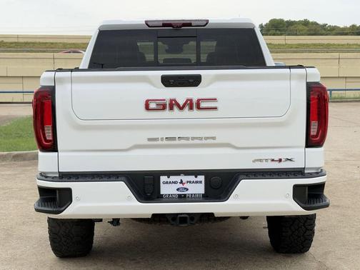 2022 GMC Sierra 1500 AT4X