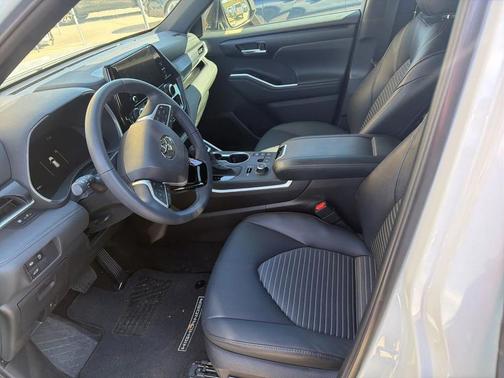 2025 Toyota Highlander XSE