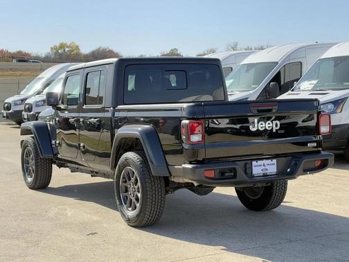 2023 Jeep Gladiator Overland