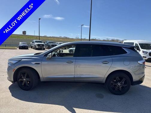2023 Buick Enclave Essence FWD