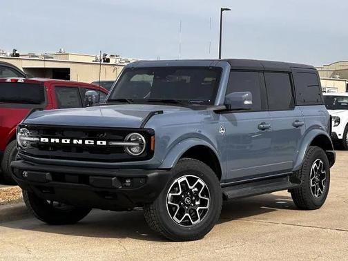 Azure Gray Metallic Tri-Coat 2025 Ford Bronco Outer Banks