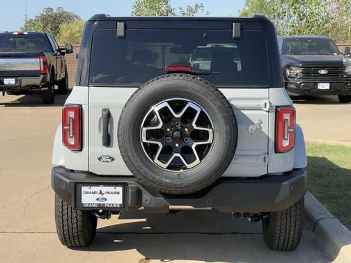 Avalanche Gray 2026 Ford Bronco Outer Banks