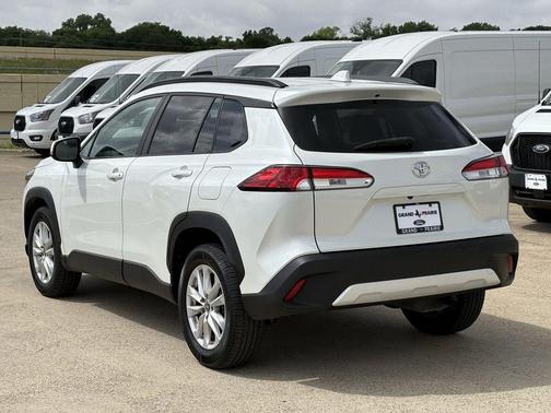 White 2022 Toyota Corolla Cross LE