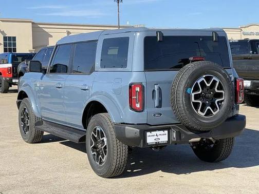 Azure Gray Metallic Tri-Coat 2025 Ford Bronco Outer Banks