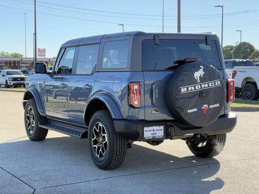 Azure Gray Metallic Tri-Coat 2025 Ford Bronco Outer Banks