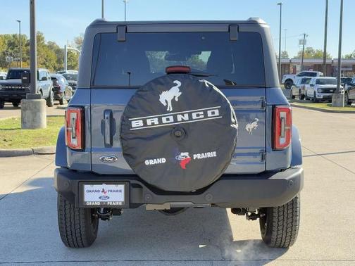 Azure Gray Metallic Tri-Coat 2025 Ford Bronco Outer Banks
