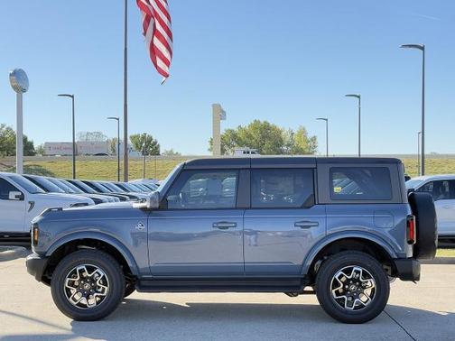 Azure Gray Metallic Tri-Coat 2025 Ford Bronco Outer Banks
