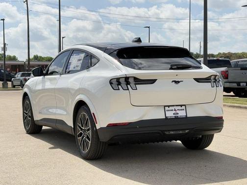 Star White Metallic Tri-Coat 2026 Ford Mustang Mach-E Premium