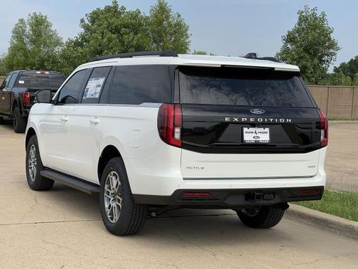 Star White Metallic Tri-Coat 2026 Ford Expedition Max Active 4x2