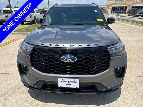 Carbonized Gray Metallic 2025 Ford Explorer ST-Line
