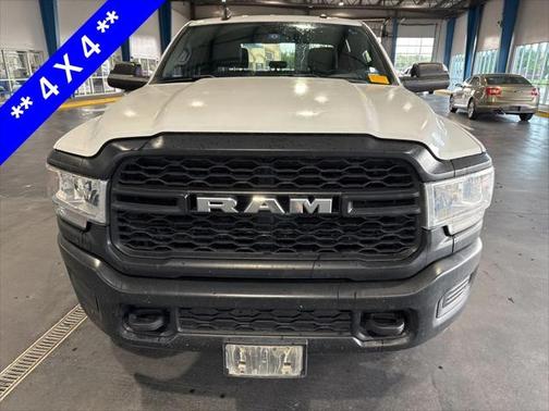 2022 RAM 2500 Tradesman Crew Cab 4x4 8' Box