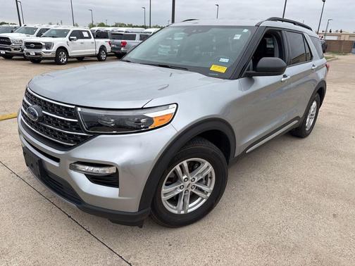 Iconic Silver Metallic 2023 Ford Explorer XLT