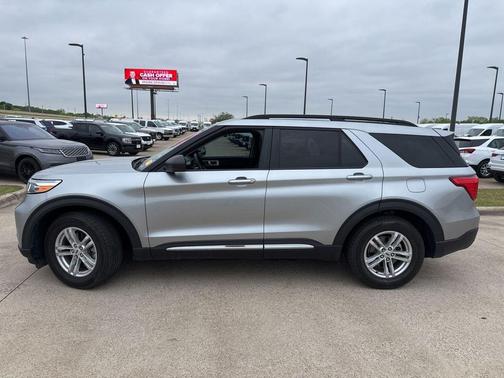 Iconic Silver Metallic 2023 Ford Explorer XLT