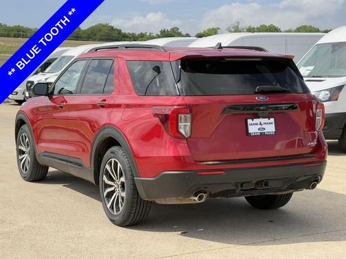 Rapid Red Metallic Tinted Clearcoat 2022 Ford Explorer ST-Line