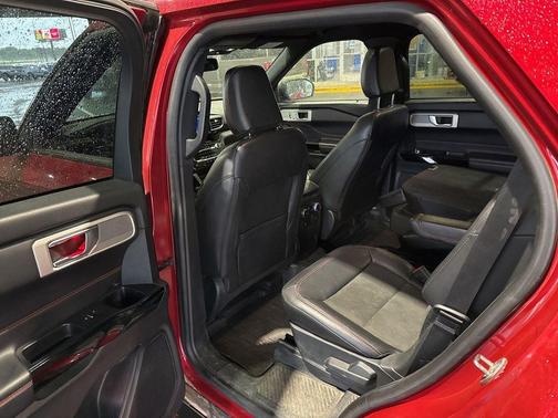 Rapid Red Metallic Tinted Clearcoat 2022 Ford Explorer ST-Line