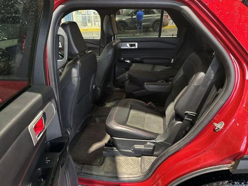 Rapid Red Metallic Tinted Clearcoat 2022 Ford Explorer ST-Line