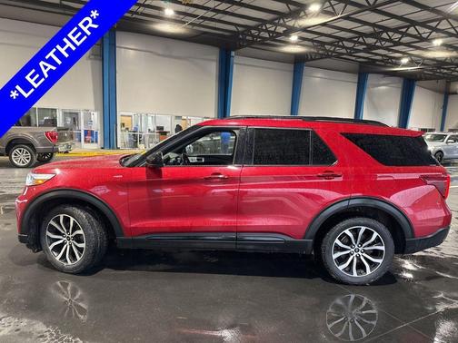 Rapid Red Metallic Tinted Clearcoat 2022 Ford Explorer ST-Line