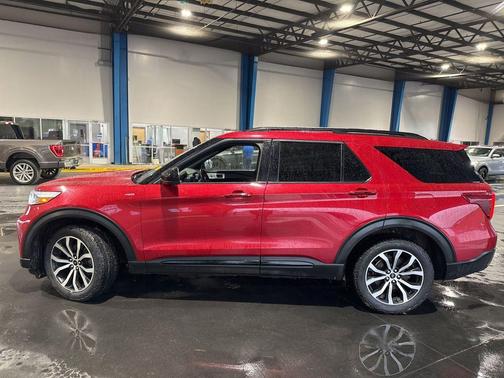 Rapid Red Metallic Tinted Clearcoat 2022 Ford Explorer ST-Line