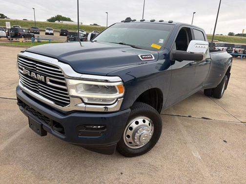 Patriot Blue Pearlcoat 2024 RAM 3500 Laramie Crew Cab 4x4 8' Box