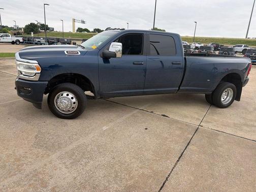 Patriot Blue Pearlcoat 2024 RAM 3500 Laramie Crew Cab 4x4 8' Box