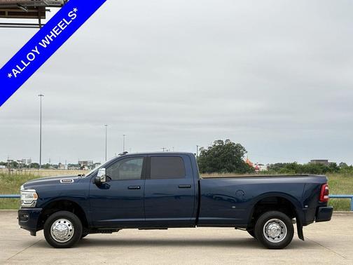 Patriot Blue Pearlcoat 2024 RAM 3500 Laramie Crew Cab 4x4 8' Box