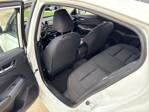 Glacier White 2022 Nissan Altima S FWD