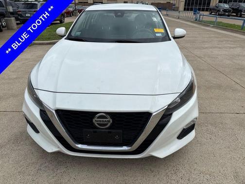 Glacier White 2022 Nissan Altima S FWD