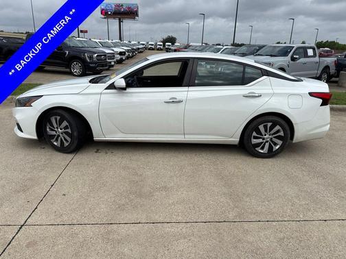 Glacier White 2022 Nissan Altima S FWD