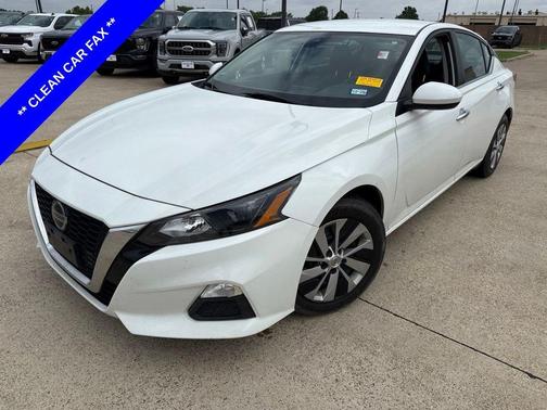 Glacier White 2022 Nissan Altima S FWD