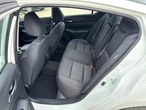 Glacier White 2022 Nissan Altima S FWD