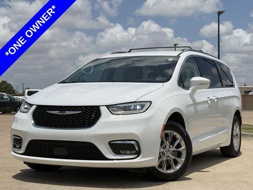 Bright White Clearcoat 2021 Chrysler Pacifica Touring L