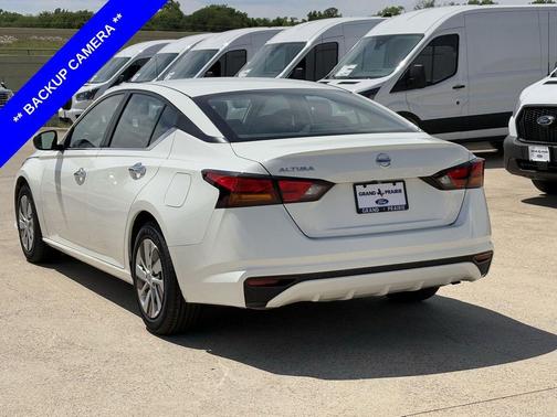 Glacier White 2022 Nissan Altima S FWD