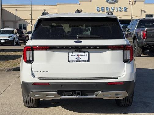 Star White Metallic Tri-Coat 2026 Ford Explorer Active