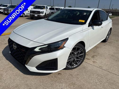 Pearl White Tricoat 2024 Nissan Altima SR VC-Turbo FWD