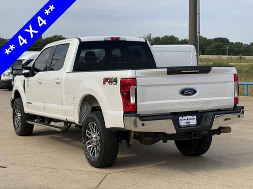 Oxford White 2017 Ford F-250 Lariat