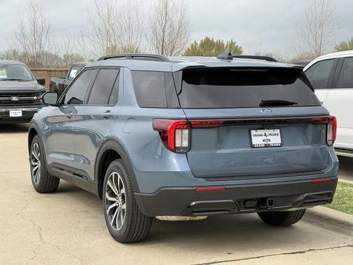 Vapor Blue Metallic 2026 Ford Explorer ST-Line