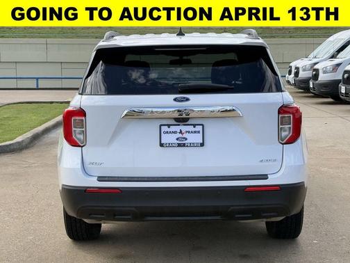 Oxford White 2023 Ford Explorer XLT