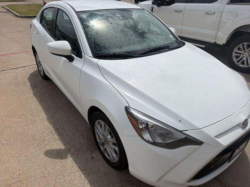 Frost 2018 Toyota Yaris iA Base