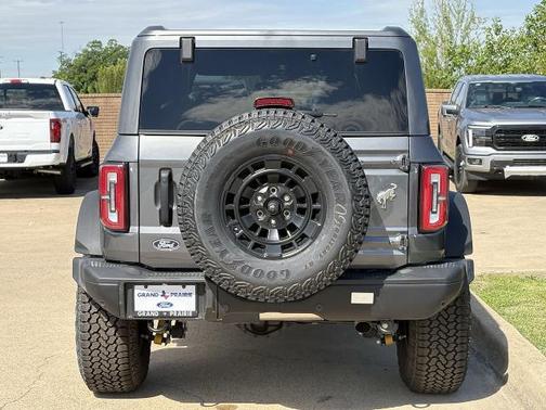 Carbonized Gray Metallic 2026 Ford Bronco Badlands