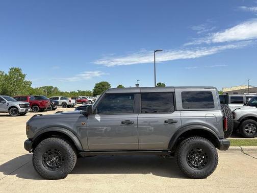 Carbonized Gray Metallic 2026 Ford Bronco Badlands