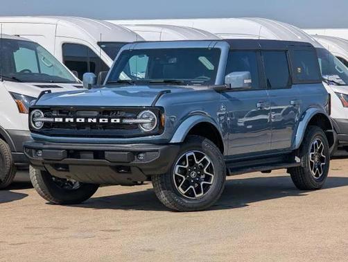Azure Gray Metallic Tri-Coat 2025 Ford Bronco Outer Banks