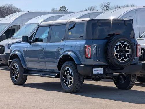 Azure Gray Metallic Tri-Coat 2025 Ford Bronco Outer Banks