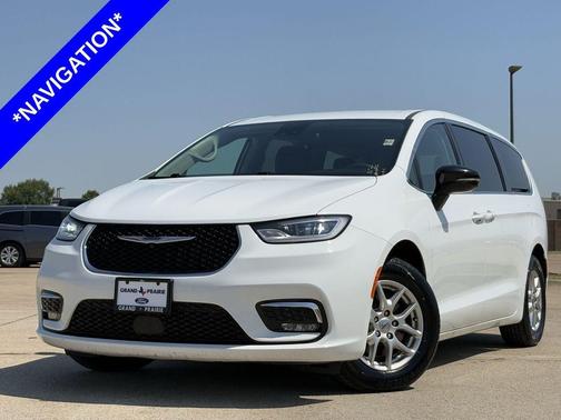 Bright White 2024 Chrysler Pacifica Touring L
