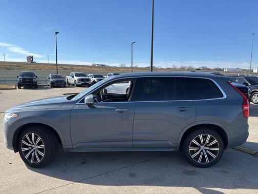 2020 Volvo XC90 T5 Momentum