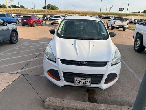 Oxford White 2016 Ford Escape S