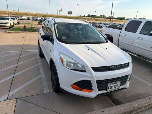 Oxford White 2016 Ford Escape S