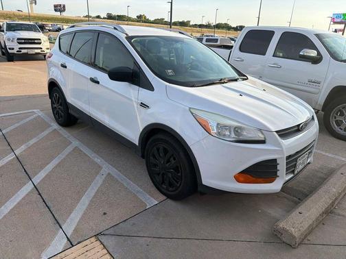 Oxford White 2016 Ford Escape S