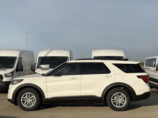 Star White Metallic Tri-Coat 2026 Ford Explorer Active