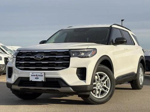 Star White Metallic Tri-Coat 2026 Ford Explorer Active